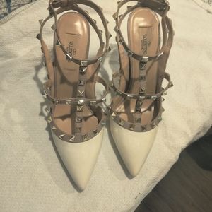 Valentino Garavani Leather Rockstud pumps